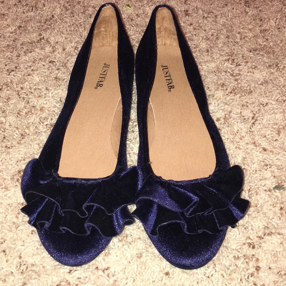 Super cute royal blue velvet flats